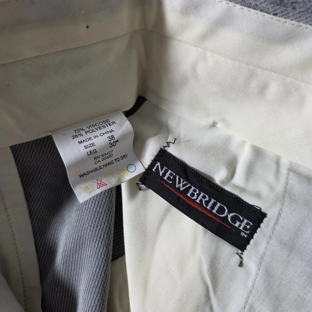 Newbridge Mens 38x30 Dress Pants Grey Pleated Cuffed Viscose Blend M24343080